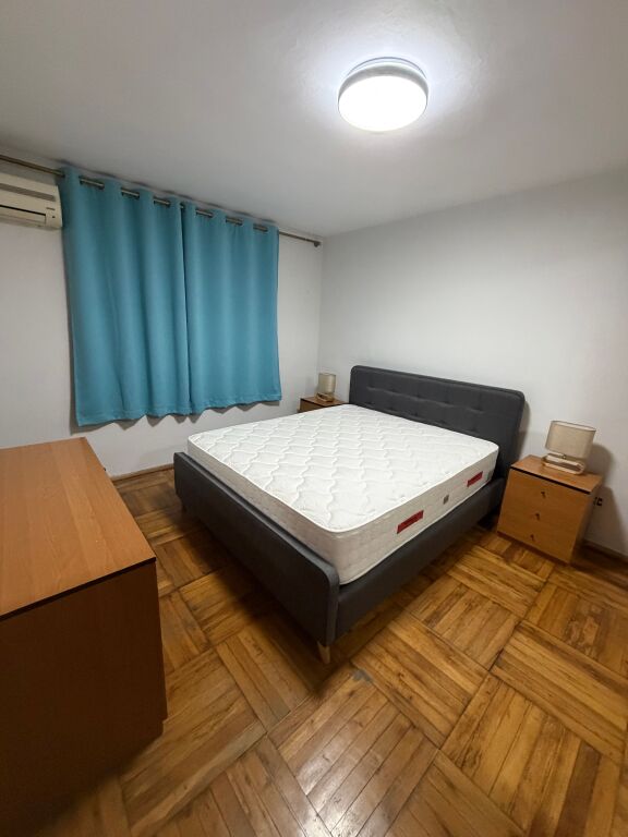 2+1,i mobiluar te rruge e durresit,600 euro