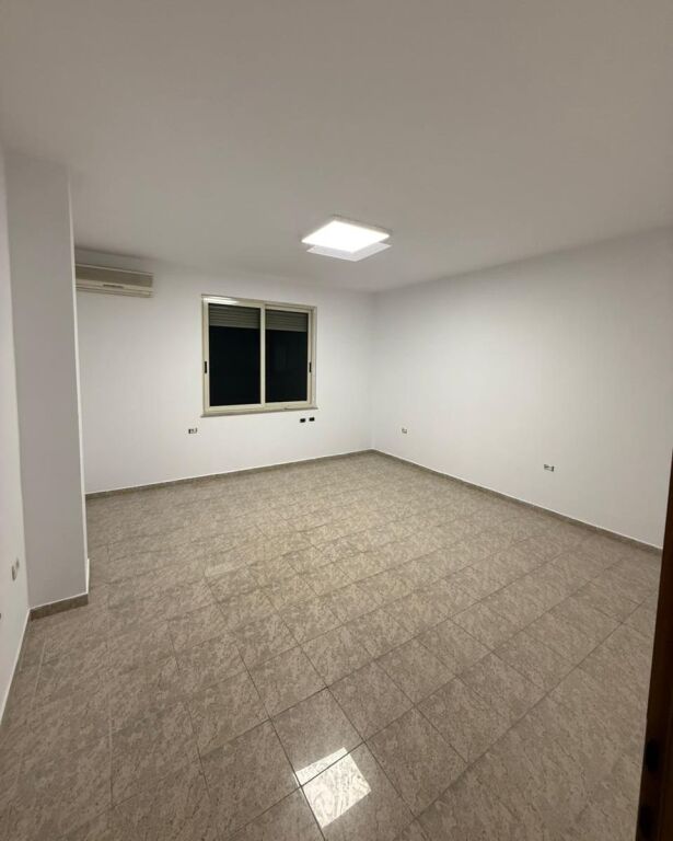 Ish-Bllok, Zyre per Qera - 2+1+2