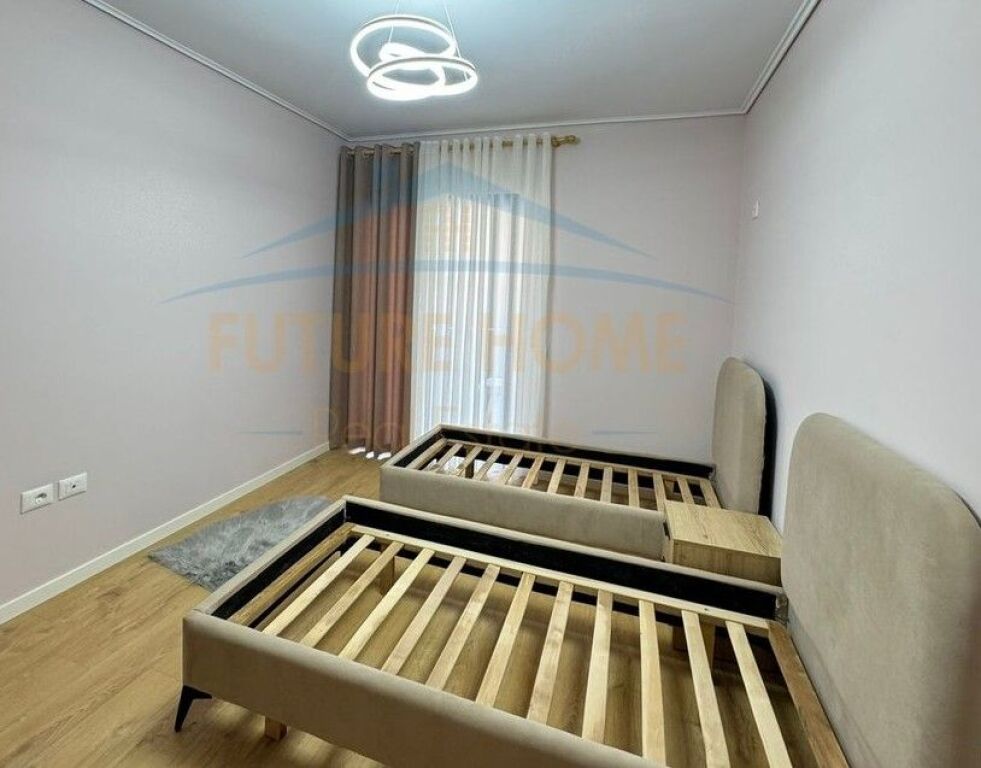 Shitet, Apartament 2+1+2, Unaza e Re