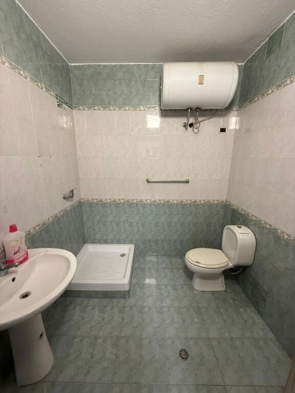 Ish-Bllok, Zyre per Qera - 2+1+2