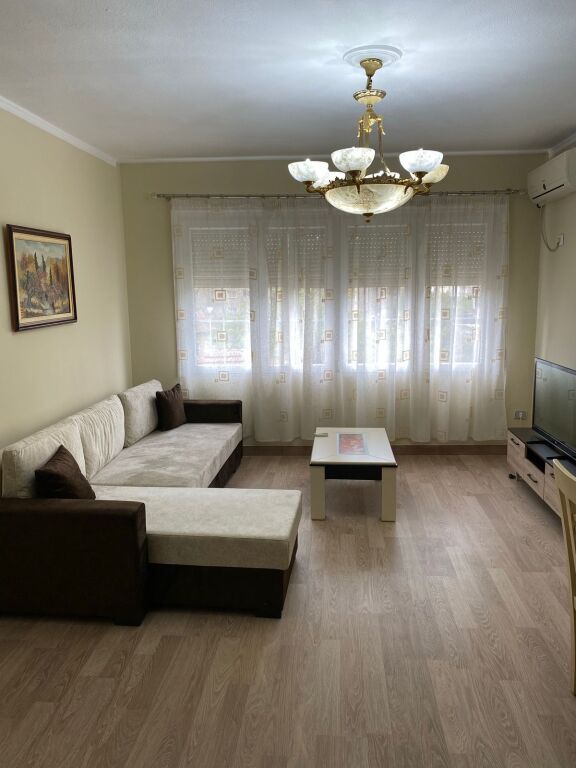 🏡 SHITET APARTAMENT 2+1 – RRUGA E DURRËSIT, PRANË QENDRËS