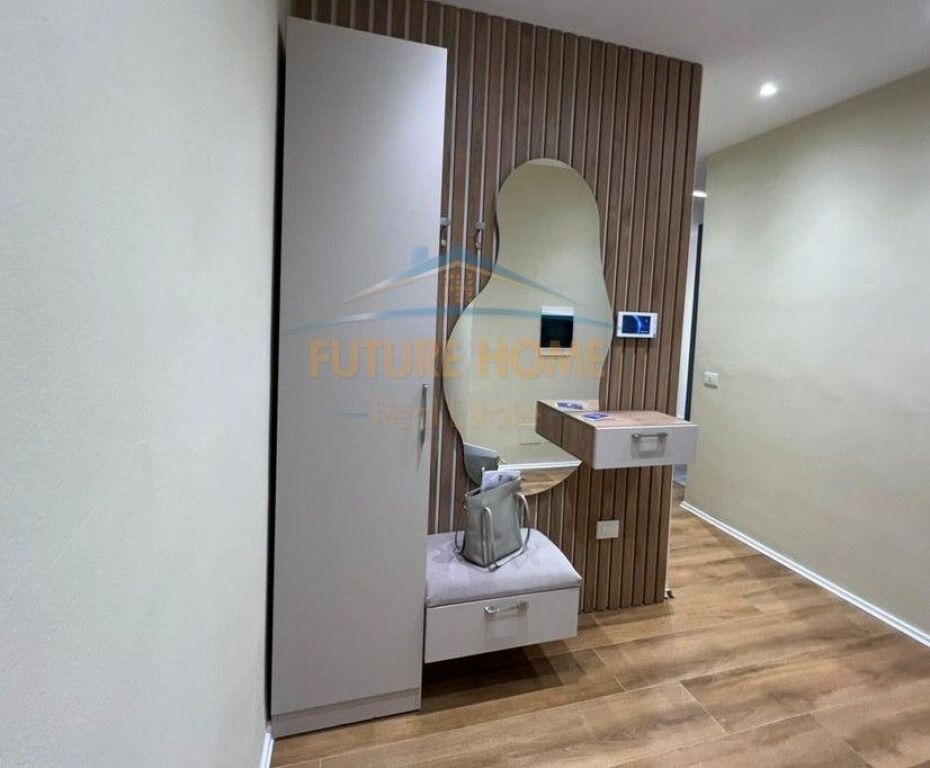 Qera, Apartament 1+1,Galeria Roma , Rruga e Kavajes, Tirane !