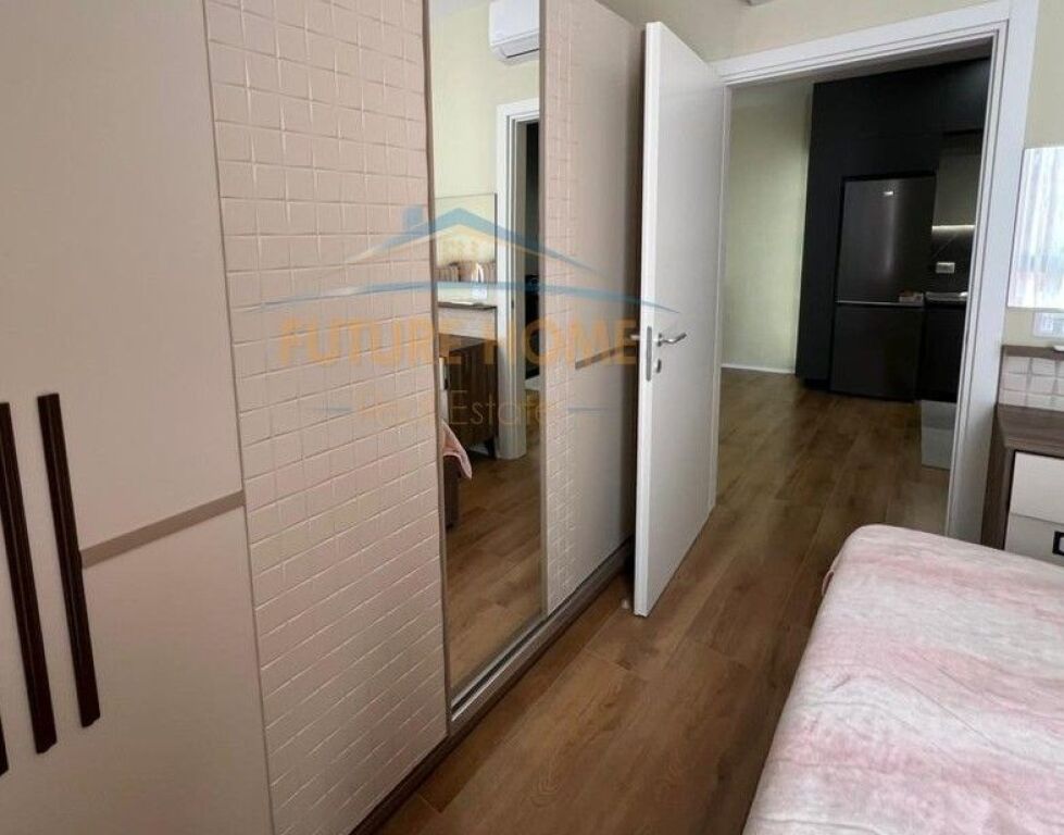 Qera, Apartament 1+1,Galeria Roma , Rruga e Kavajes, Tirane !