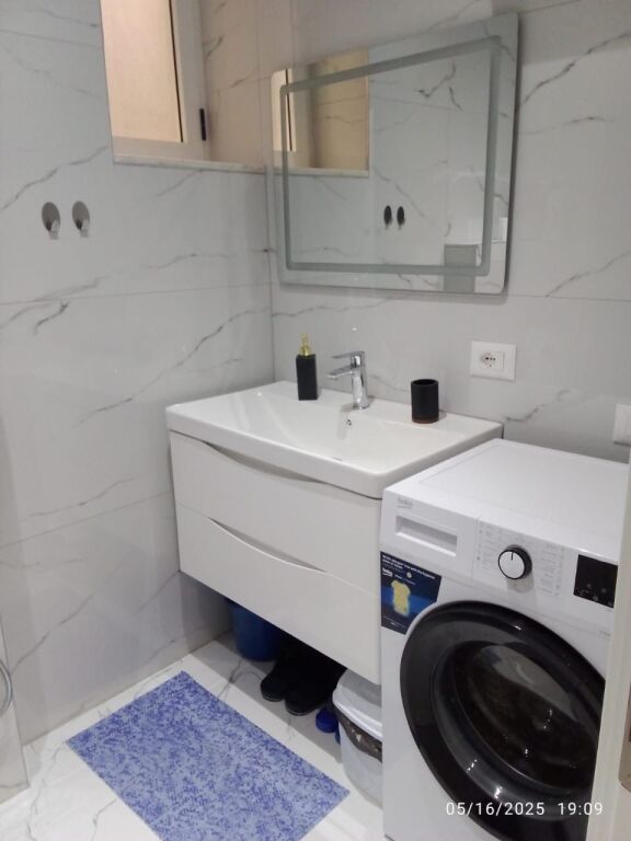 For rent 2+1 at Frosina Plaku, 21 Dhjetori