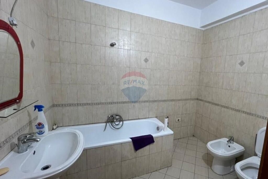 Zyrë - Për Qira - Rruga e Kavajës, Tiranë