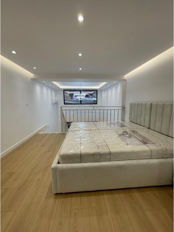 Qera, Apartament Loft, Fresku