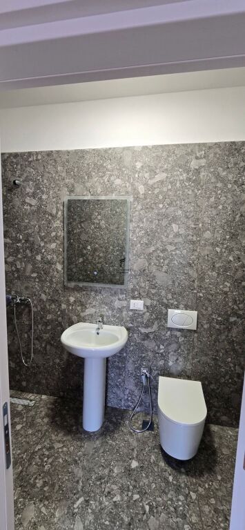 ZYRE ME QERA 2+1+2 DON BOSCO 700 EURO FH-58053