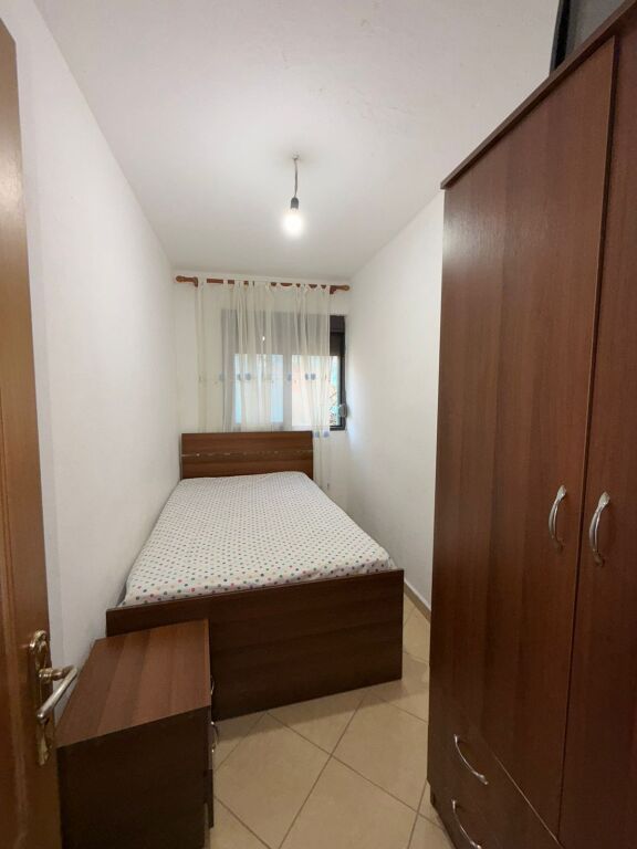 🏡 APARTAMENT ME QERA 2+1 (E pershtatur)