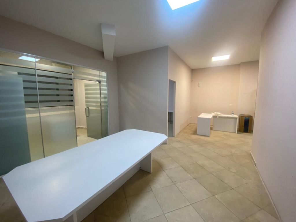 Ambient biznesi per qira, 21 Dhjetori, per klinika etj