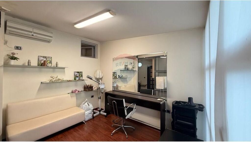 Zyrë - Për Qira - Ish Ekspozita, Tiranë