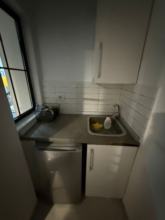 Studio apartment for rent in the center 43,000 lek for four months (temporarily)