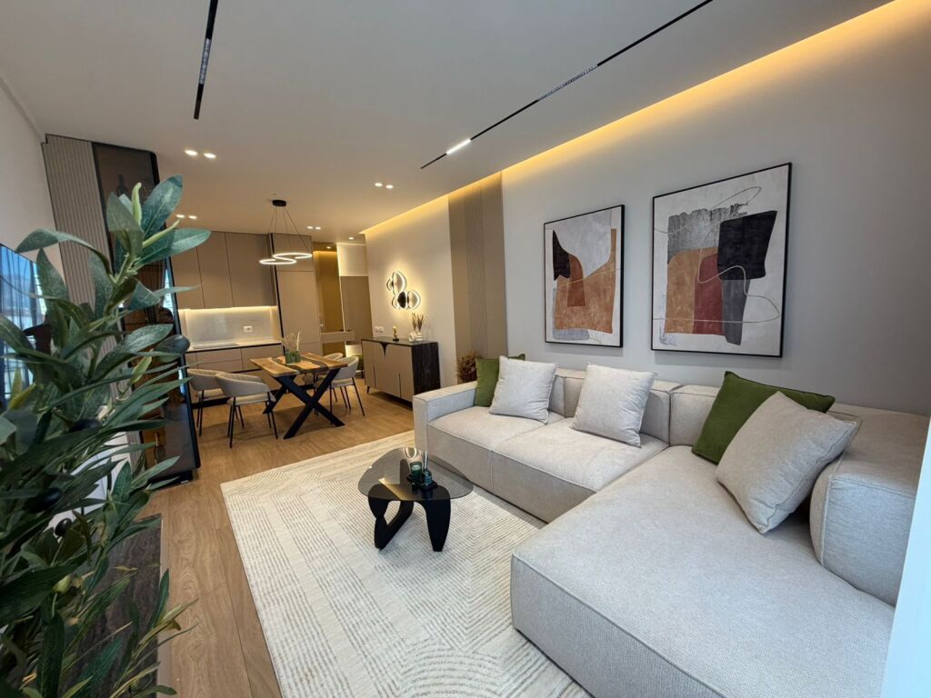 *Jepet  2+1+2+post parkimi tek Mine Peza*