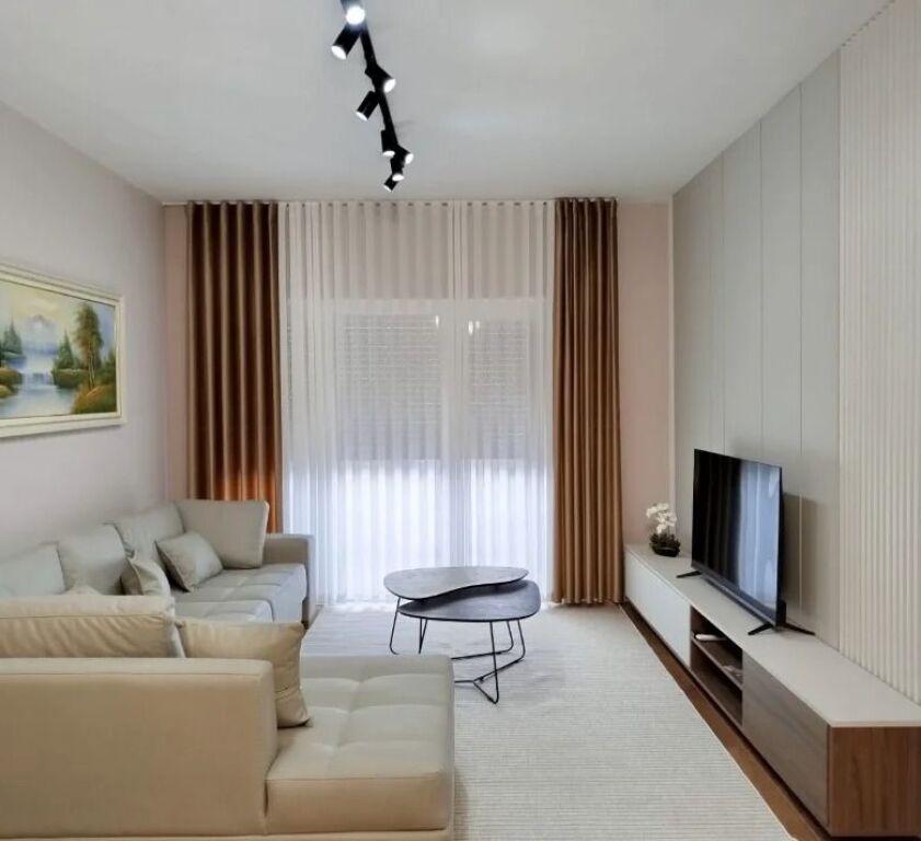 Qera | Apartament 1 + 1 | Shkolla E Kuqe| 720 €/muaj