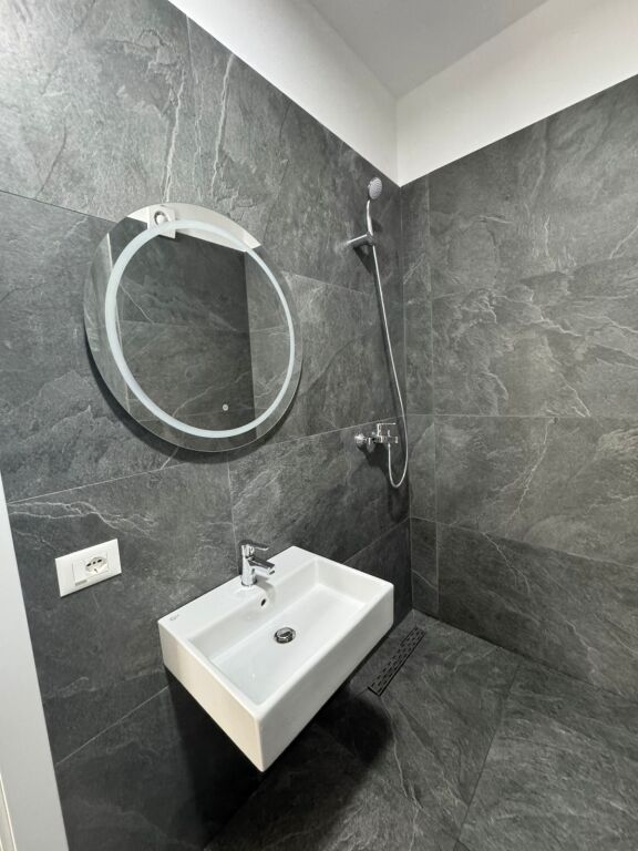 1+1,non arredato per ufficio o abitazione, vicino all'incrocio viale nuovo, 500 euro