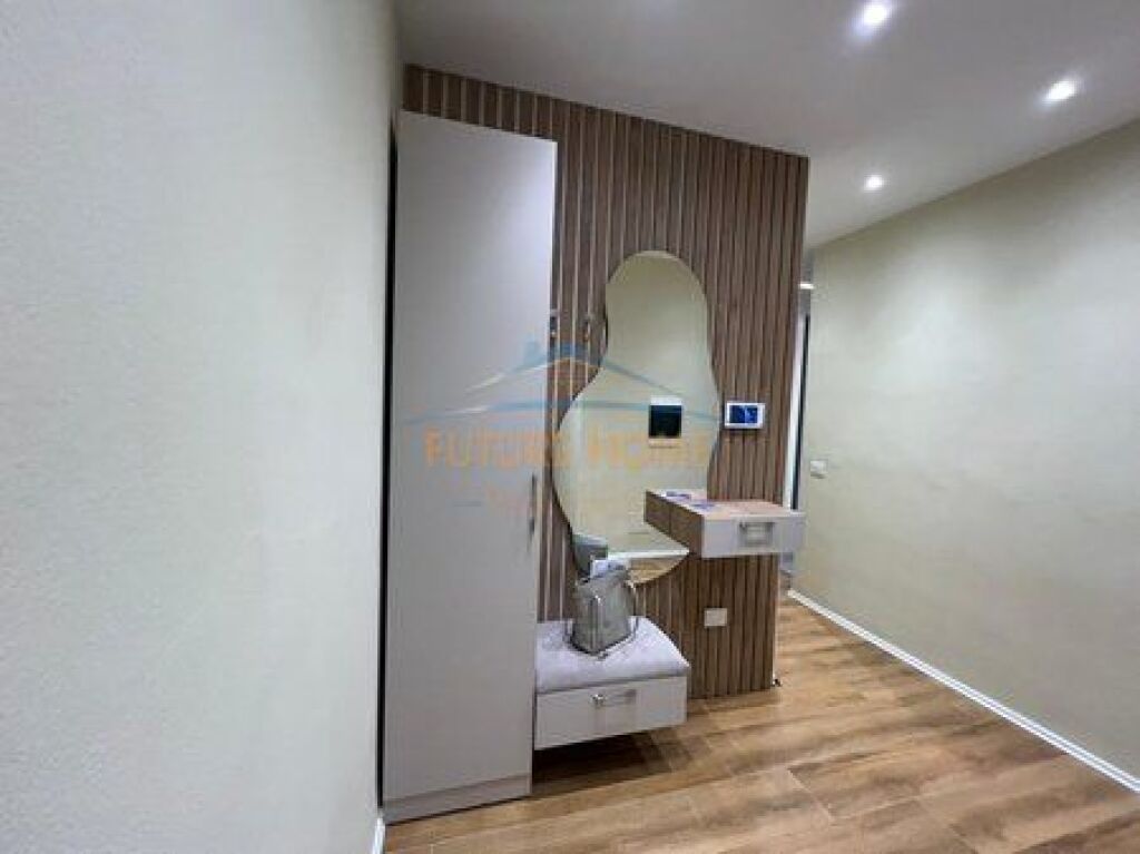 Shitje, Apartament 1+1,Galeria Roma , Rruga e Kavajes, Tirane !