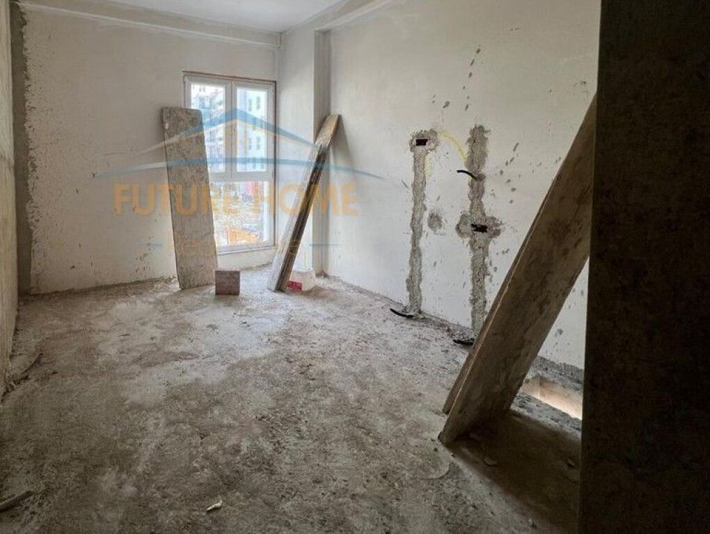 Qera,Ambjent per Zyra, Kompleksi Kika 2,Tirane