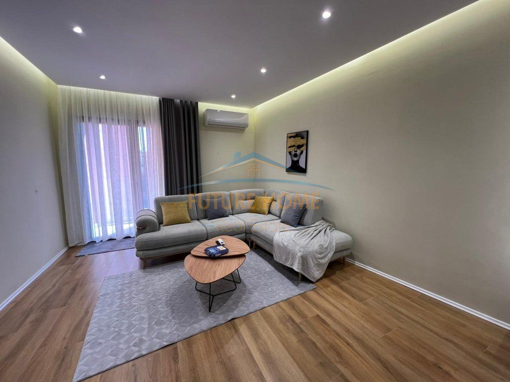 Rent, Apartment 1+1, Galeria Roma, Kavaja Street, Tirana!