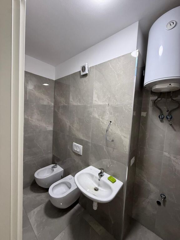 Ambient me qira per zyra - Rruga e Kavajes