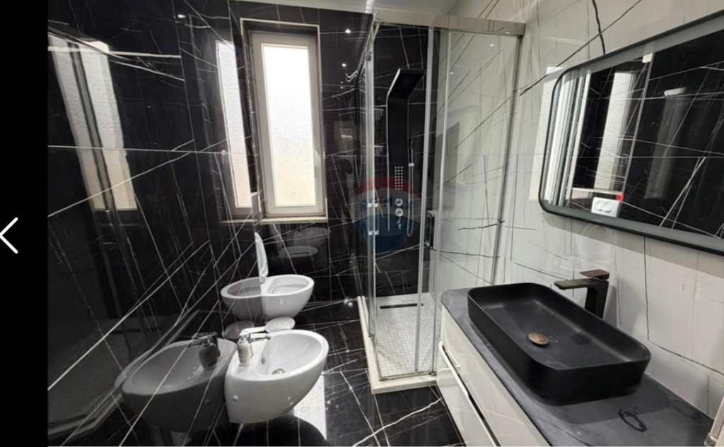 Apartment for sale 2+1+2 in Xhamllik