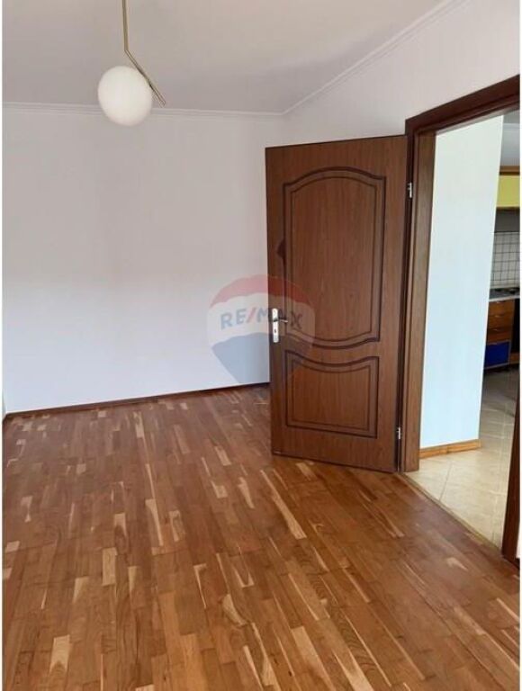 Zyrë - Për Qira - Rruga e Kosovarëve, Tiranë