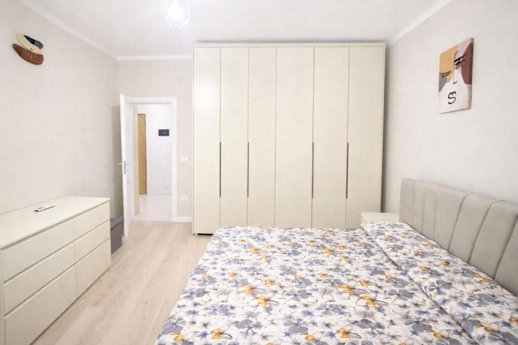 Apartament me qera buze shetitore Taulantia me pamje ballore deti ,1,000 euro / muaj