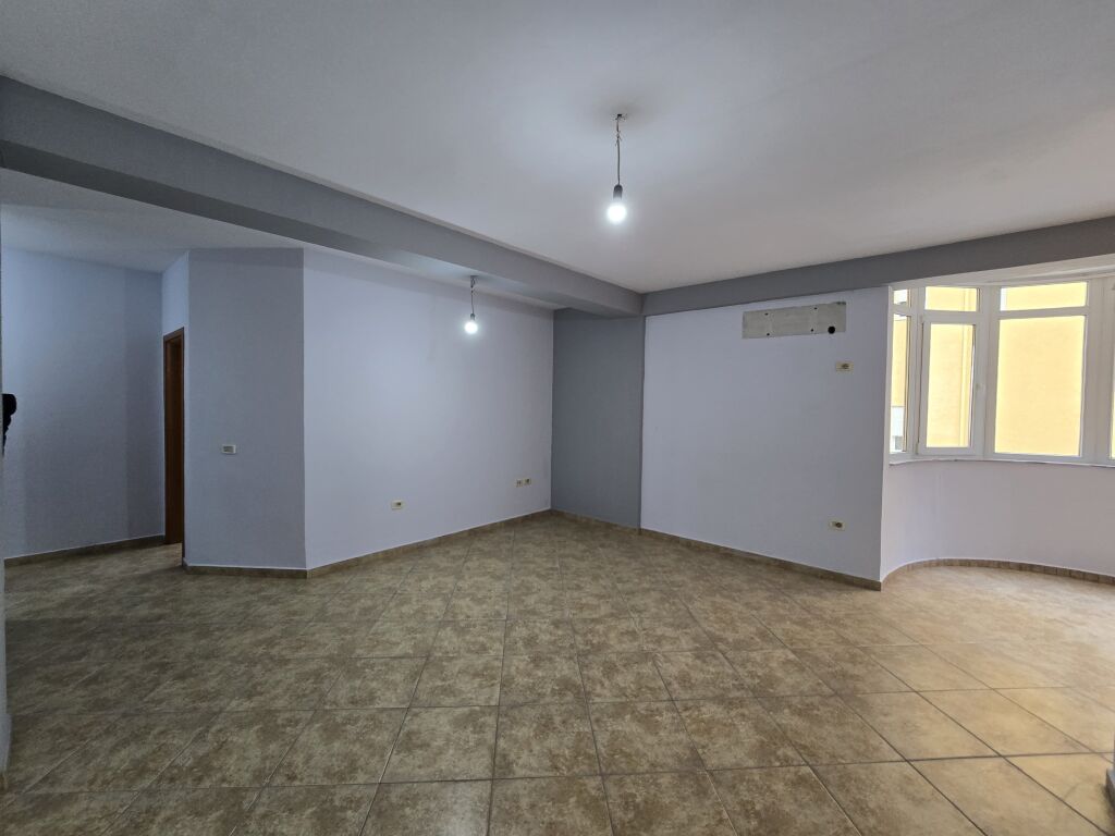 Appartamento 2+1+2 in vendita Eleonora (Komuna Parisit)