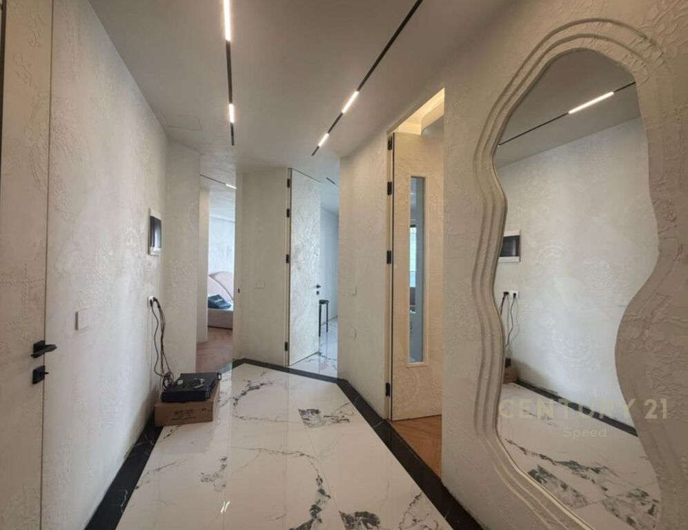 Shitet apartament modern 2+1+2