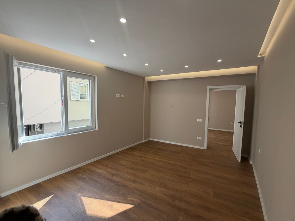 Shitet Apartament 1+1, Mine Peza