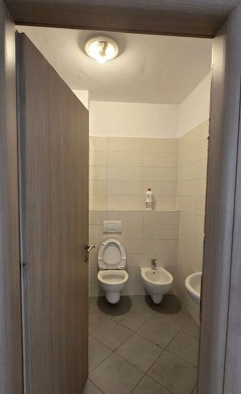 Shitet me qera apartament 1+1