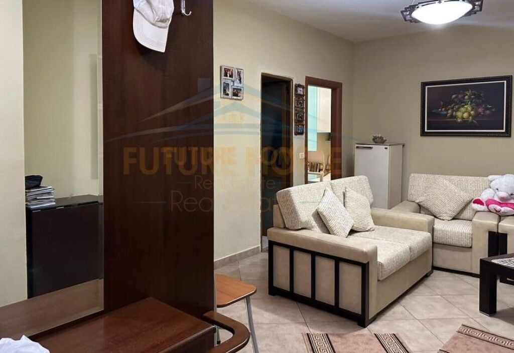 Shitet, Apartament 2+1+2, Rruga 5 Maji