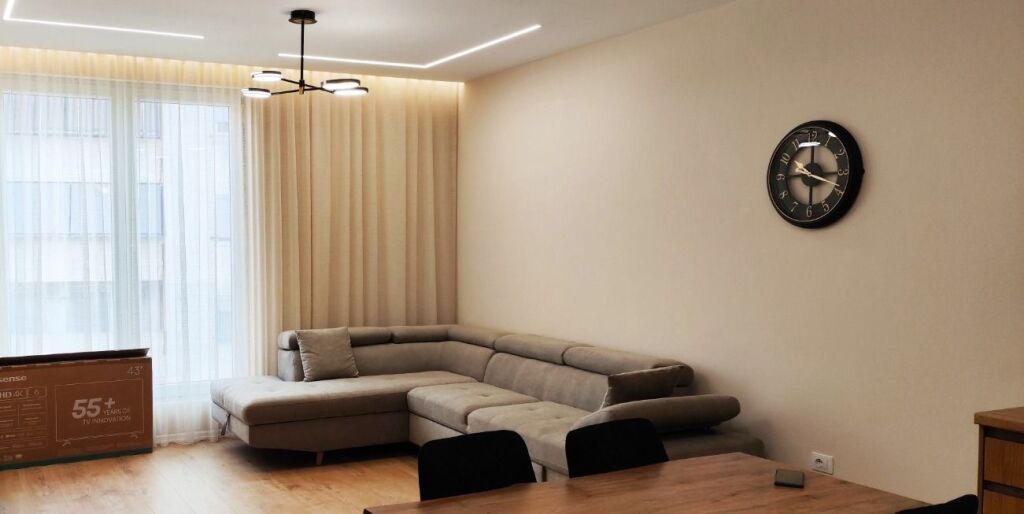 Jepet me qera Apartamenti 1+1 , rruga Petrela Stacioni i Trenit 700 Mije leke