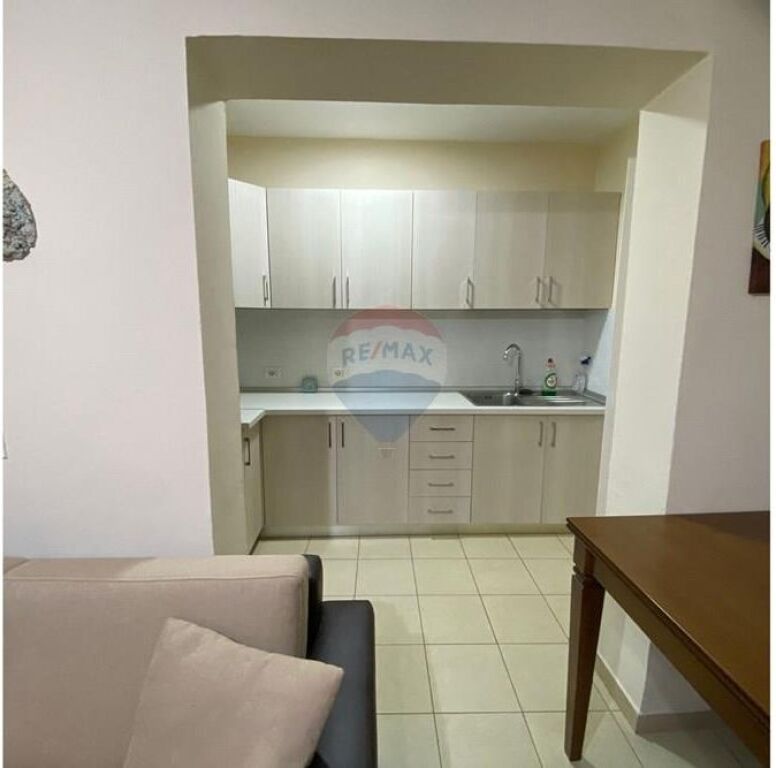 Apartament - Për Qira - Shkolla e Baletit, Tiranë