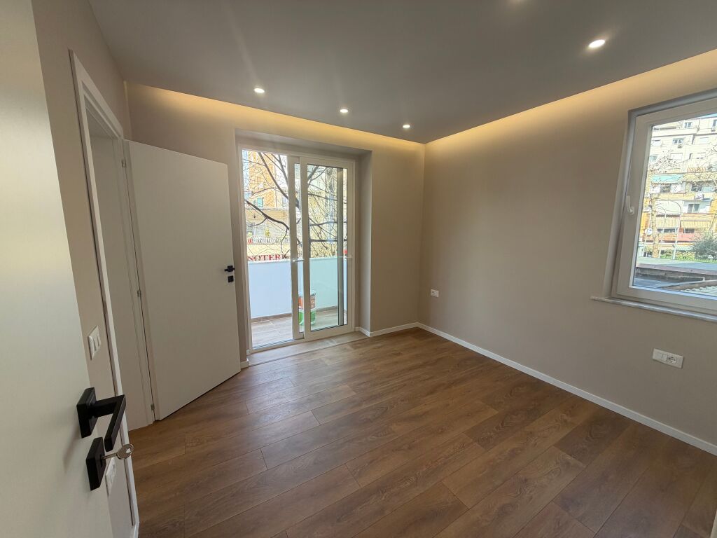 Shitet Apartament 1+1, Mine Peza