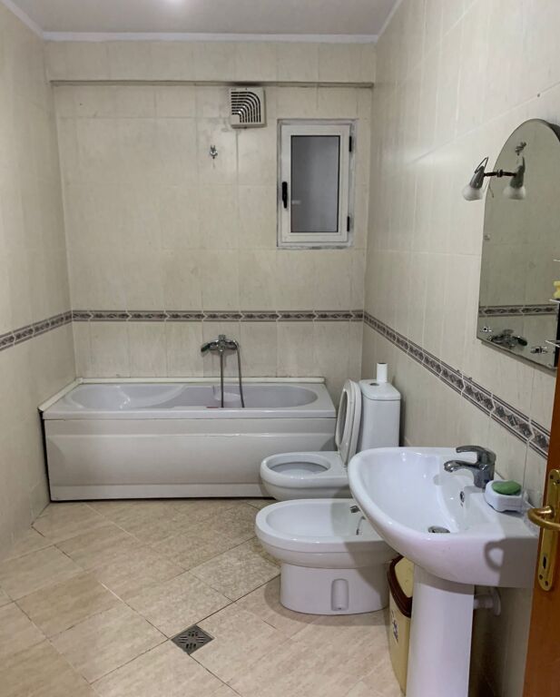 Jepet me qera Apartamenti 2+1 , Komuna Parisit, Kompleksi KiKa 1 650 mije leke