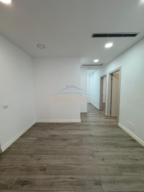 Qera , Ambjent Biznesi , Komuna e Parisit , Tirane