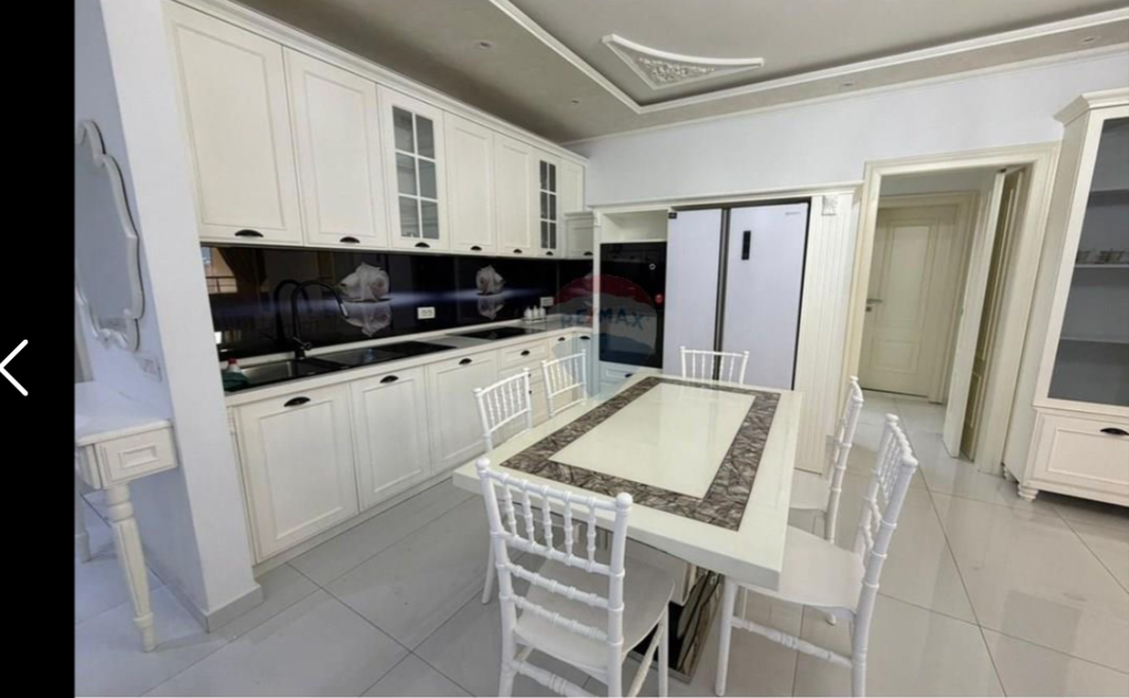 Apartment for sale 2+1+2 in Xhamllik