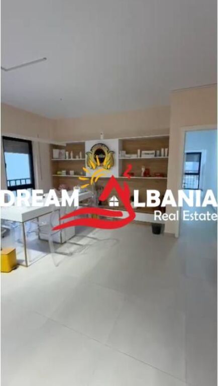 Shitet apartament 3+1+2 ne Rrugen e Dibres prane Vila Gold (ID 4131492)