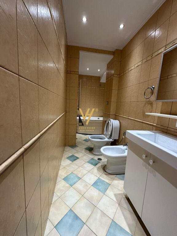 OFFICE 106 M2 FOR RENT AT WILLSON SQUARE 100,000 LEKE