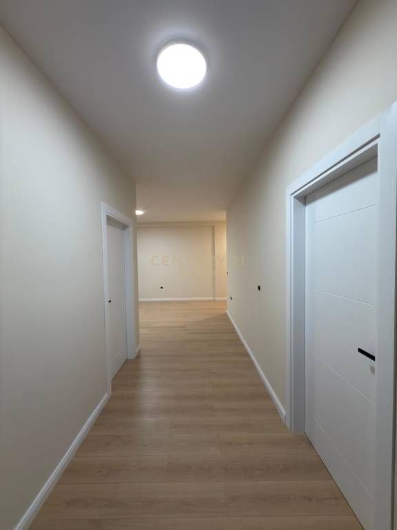 Shitet Apartament 3+1 pranë Eleonorës , mbikalimi Komuna e Parist