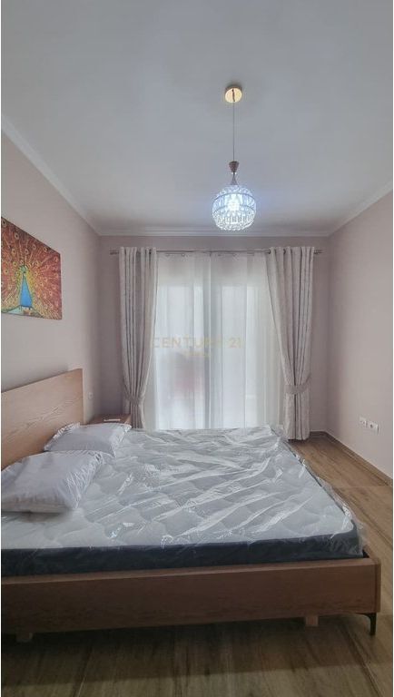 Jepet me qira apartament 1+1 me post parkimi në zonën e Zogu i Zi, Tirana.