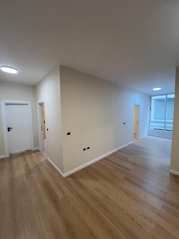 Apartamemt 3+1 per shitje prane kodres se diellit tek fondacioni eleonore