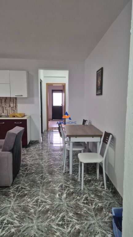 JEPET APARTAMENT ME QERA 2+1+BALLKON "TE SHESHI WILSON,BLLOK" 60000 LEKE