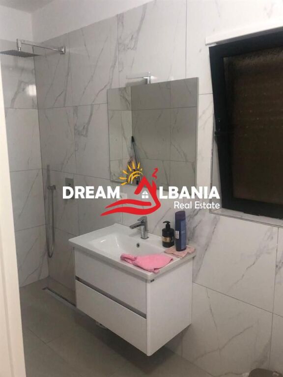 Shitet apartament 3+1+2 ne Rrugen e Dibres prane Vila Gold (ID 4131492)