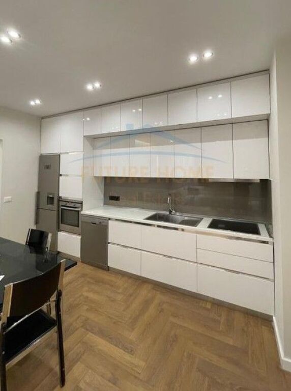 Qera , Apartament 2+1+POST PARKIMI , Pazari i Ri , Tirane