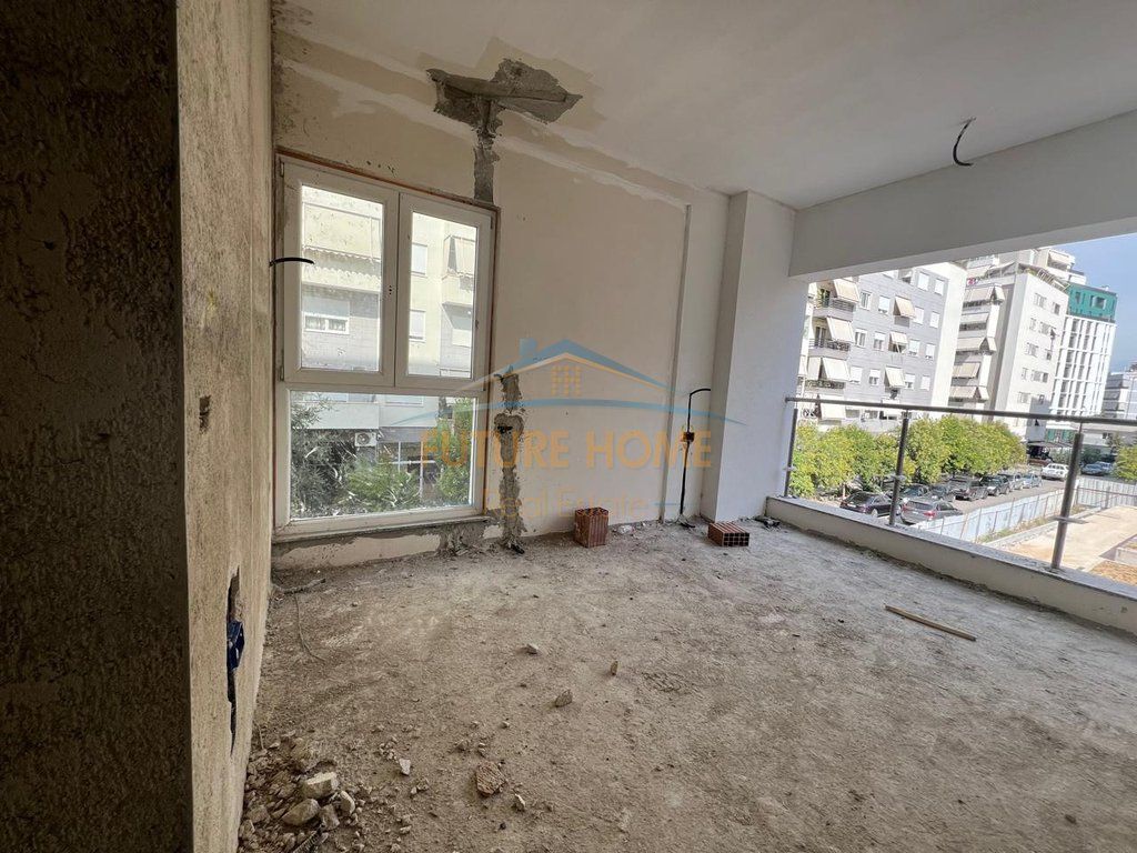 Qera,Ambjent per Zyra, Kompleksi Kika 2,Tirane