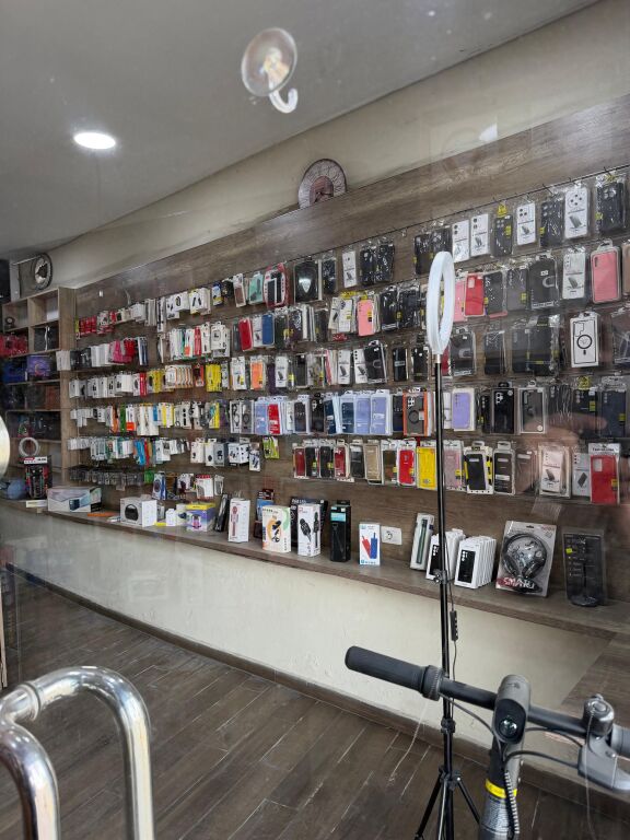 Vendesi Attività - Servizio cellulari &amp; computer