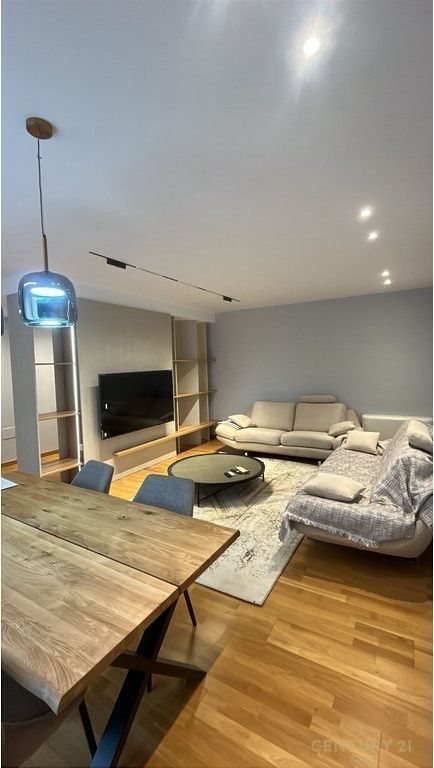 Apartament 3+1+2 Me Qira tek NOBIS, Liqeni i Tiranës