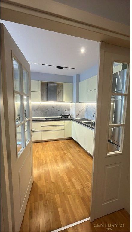 Apartament 3+1+2 Me Qira tek NOBIS, Liqeni i Tiranës