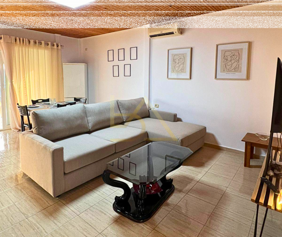 Shitet Papafingo me Pamje nga Deti – Sarandë