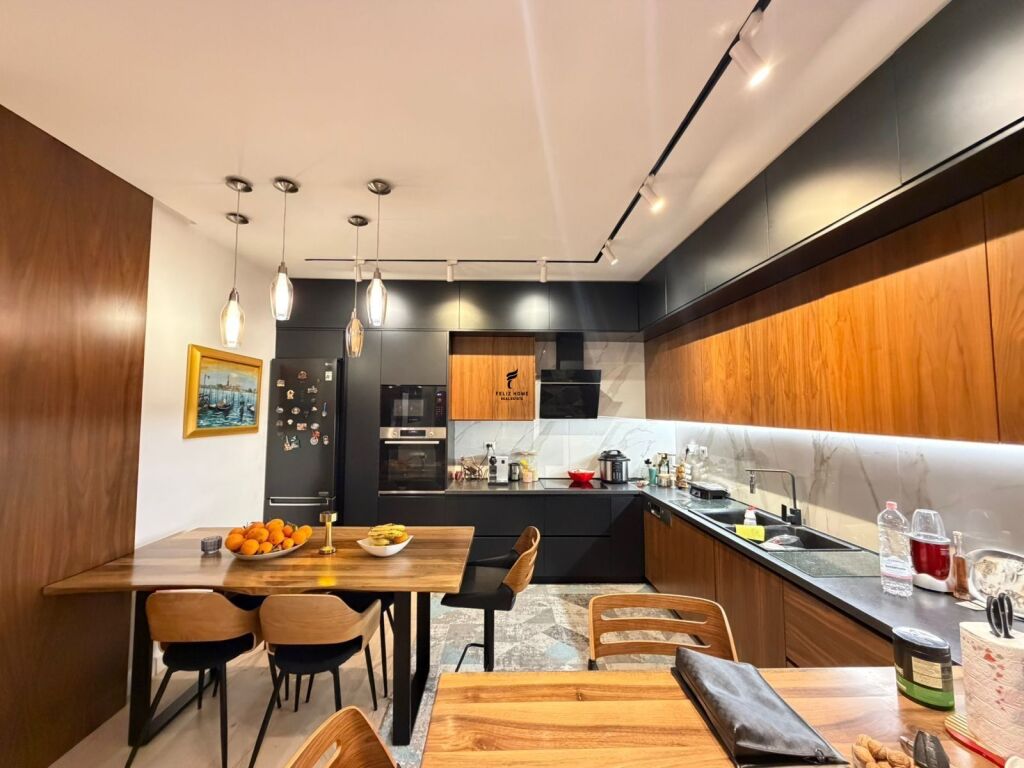 SHITET APARTAMENT 2+1+2+VERANDE KODRA E DIELLIT 355.000 EURO FH-58224